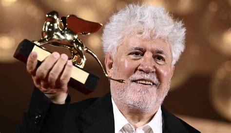 Pedro Almodóvar hace historia y gana el León de Oro en el Festival de