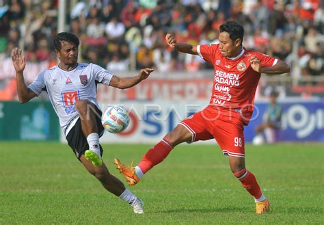 Semen Padang FC Kalahkan Malut United ANTARA Foto