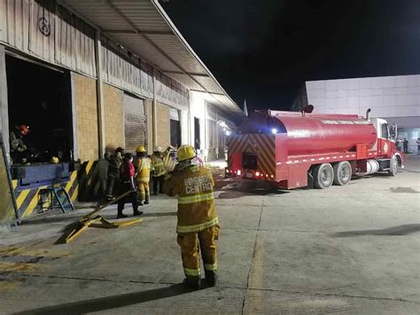 Sofocan incendio en bodega de Súper Sánchez usaron 3 7 millones de