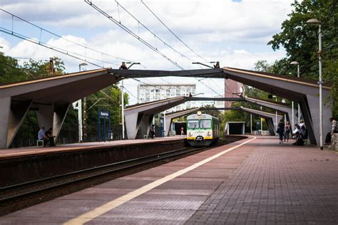 Brutalny atak na PKP Powiśle Próbował zaciągnąć kobietę do parku 38