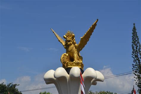 They Carya Tugu Singa Ambara Raja