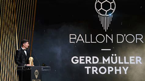 Ballon Dor Trophée Gerd Müller De Meilleur Buteur Pour Robert Lewandowski