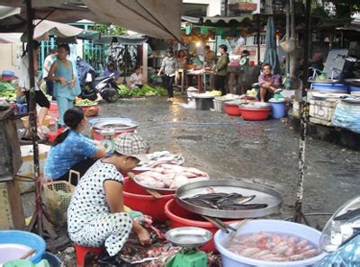 Rain Hitting HCM Citys Market Workers In The Pocket DTiNews Dan