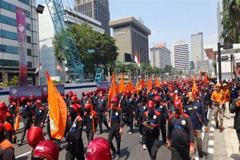 Longmarch Bandung Jakarta 40 Buruh Ikut Aksi Demonstrasi Di Patung Kuda