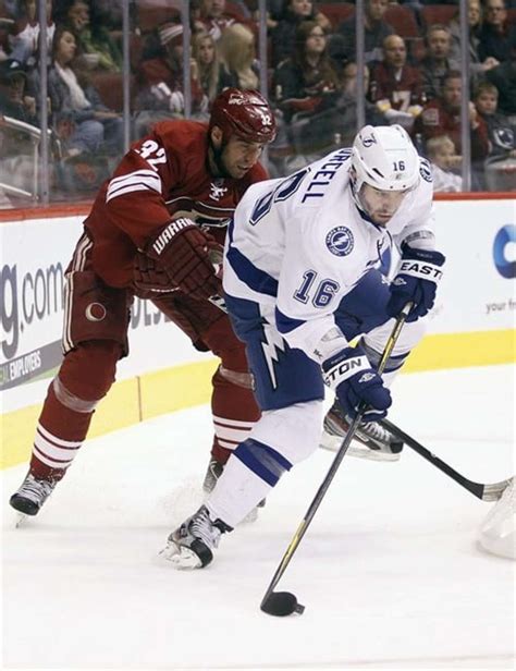 Steven Stamkos Scores Nhl Leading 32nd Goal Lightning Beat Coyotes 4 3