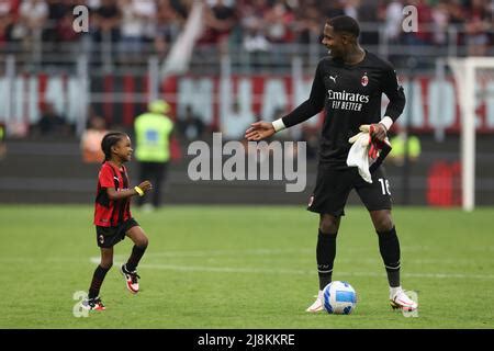 Mike Maignan de l AC Milan joue avec ses filles à la fin de la série Un