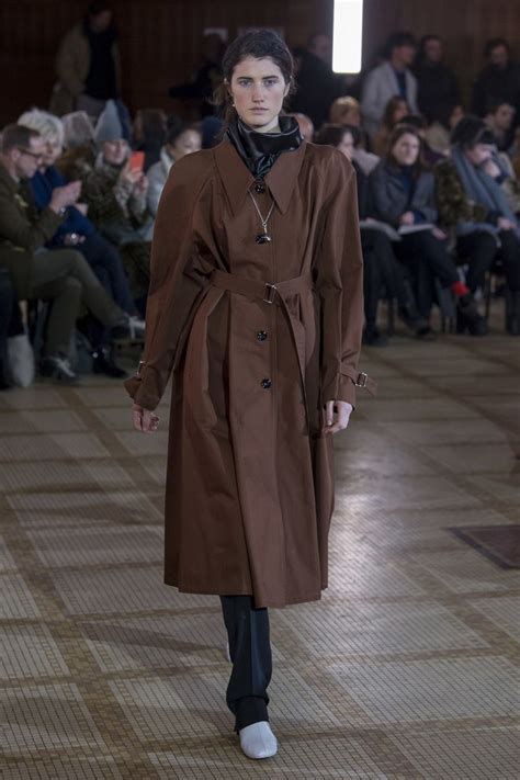 Lemaire Fall 2018 Ready To Wear Fashion Show Ready To Wear Fashion Fall Fashion Trends