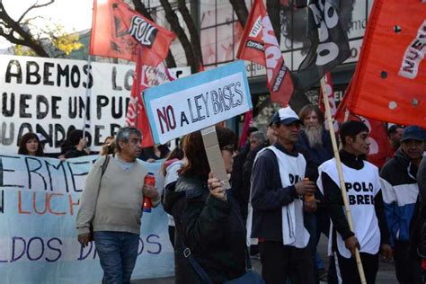 Video Marcharon En Cipolletti Y En Roca Por El Paro De La Cgt Hubo