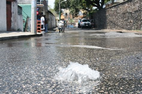 Fuga De Agua Deja Sin Suministro A Miles De Familias En El Centro