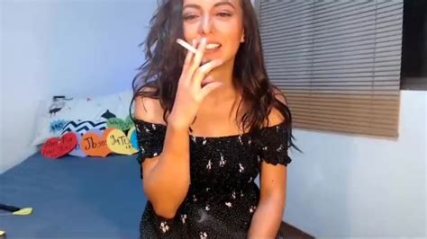 Watch Sexy Smoker Smoking For You Porn Video Nudespree