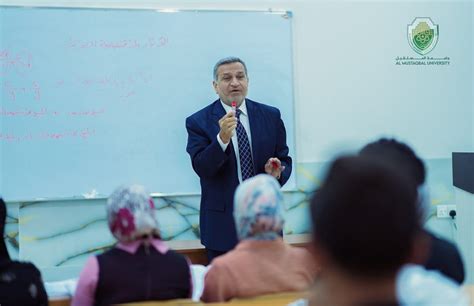 جانب من المحاضرات النظرية داخل القاعات الدراسية في جامعة المستقبل