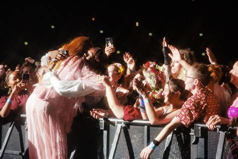 Florence Welch Archive On Twitter Florence Welch Performing At Qudos