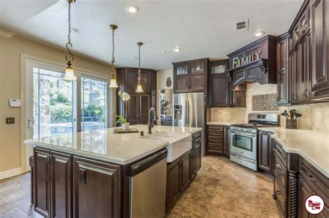 11 Luxurious Traditional Kitchens