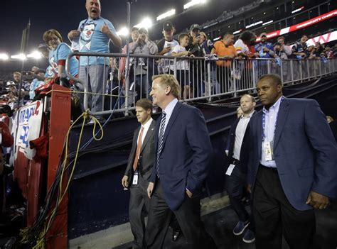 Roger Goodell booed loudly as he walks onto field at Gillette Stadium ...