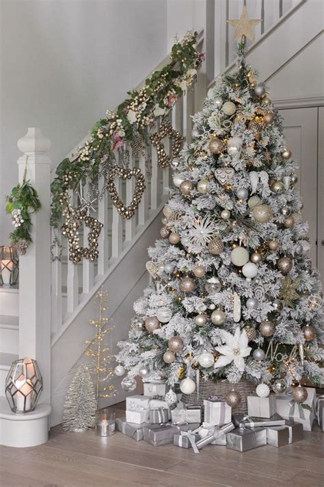 20+ Gorgeous White House Christmas Decorations 2018 Ideas - SWEETYHOMEE