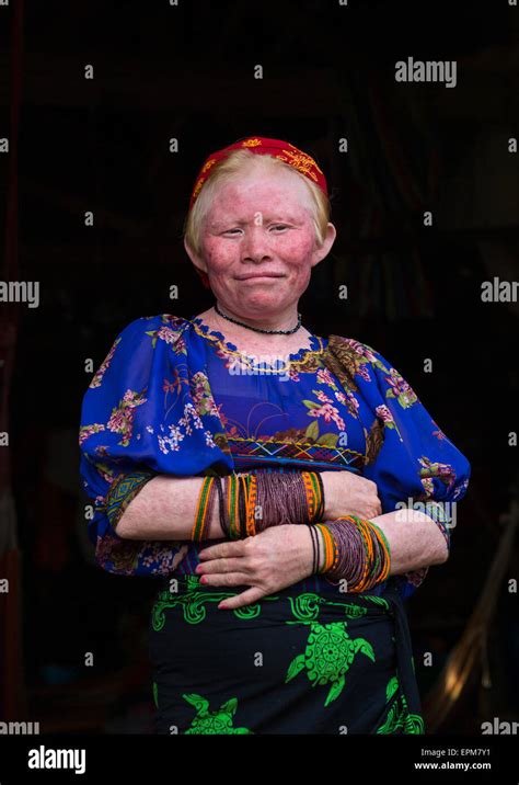 Panama les îles San Blas Mamitupu Portrait d une femme de la tribu