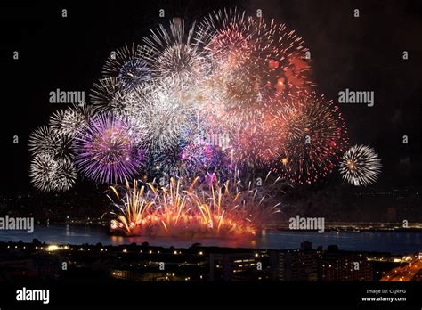 Fireworks at Yodogawa, Osaka Stock Photo - Alamy