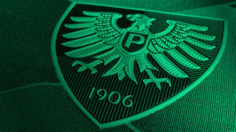 Nach Platzsturm Bei Aufstiegsfeier Dfb Belegt Den Sc Preu En Mit