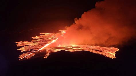 Iceland volcano erupts again, spewing fountains of lava | Reuters