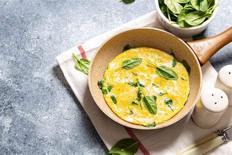 Omelete em 2 versões deliciosas de forno e na frigideira para não