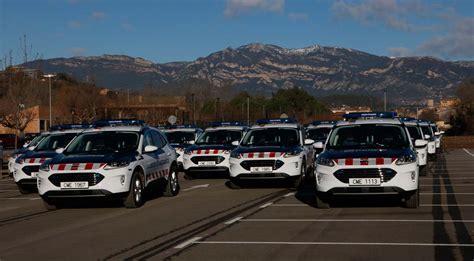 Els Mossos Incorporen Els Seus Primers Vehicles H Brids Tots Ells