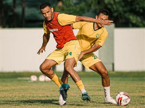 Persebaya Surabaya Vs Ps Tira Persikabo Aji Santoso Akan Mainkan