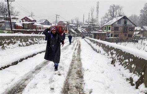 Kashmir Shivers As Min Temp Settles Below Freezing Point Srinagar