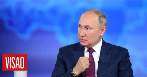 Visão Putin promulga lei que proíbe negar papel do povo soviético