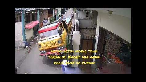 Detik Detik Truck Terbalik Terekam Cctv Youtube