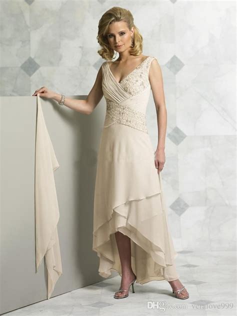 Elegant Mother Of The Bride Dresses V Neck Pleated Beading Chiffon Tea