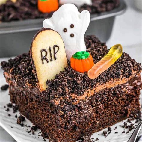 23 Halloween Cake Designs and Recipes - SugarHero