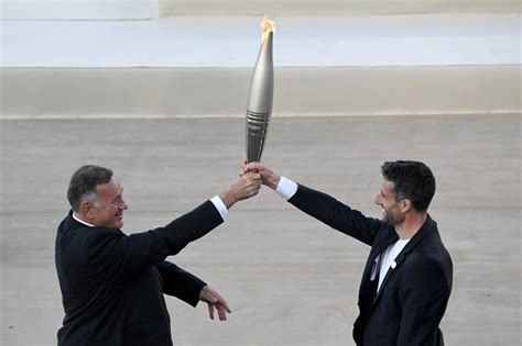 JO 2024 La Flamme Olympique Arrive En France