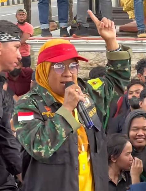 Bergabung Aksi Mahasiswa Kritik Kebijakan Gubernur Sugianto