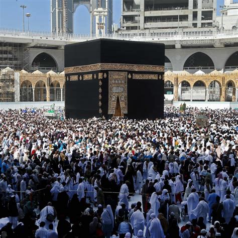 Pilgrims To Muslim Holy Sites Risk Spreading Coronavirus WSJ