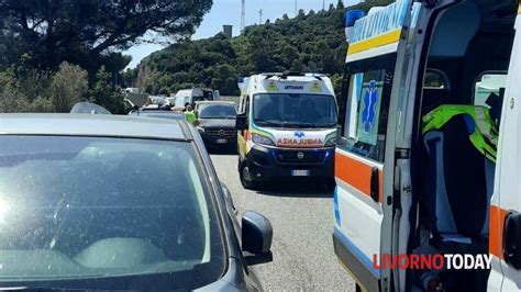 Livorno Scontro Tra Due Auto Sul Romito Tre Feriti