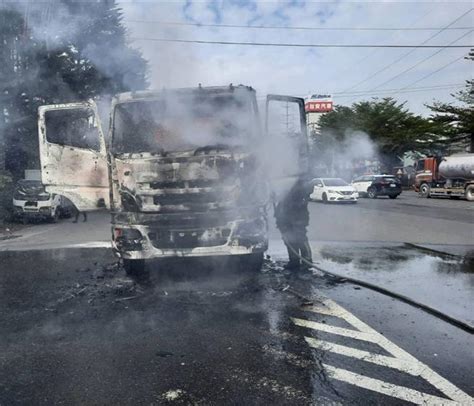 高雄仁武水泥車突起火 駕駛逃生躲過一劫 社會 中時