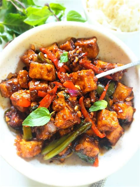 Spicy Thai Basil Tofu Vegan Pad Krapow With Tofu Tasty Vegetarian