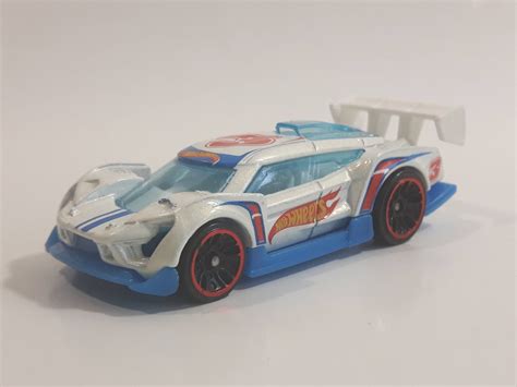 2013 Hot Wheels Hw Racing Hw Race Team Super Blitzen Pearl White Die Treasure Valley