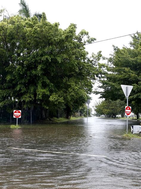 IHeavy rain in Cairns causes flash flooding and road closures | The ...