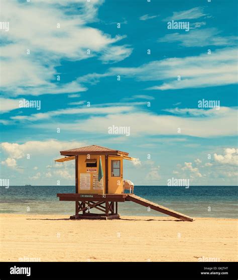 Miami Beach Pink Lifeguard House Hi Res Stock Photography And Images