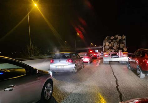 Saobra Ajka Na Izlazu Iz Banjaluke Ogromna Kolona Kod Prijedorske