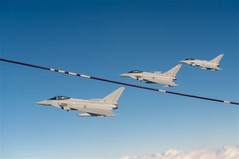 GLYN POWELL-EVANS ARPS - RAF Voyager Refuelling