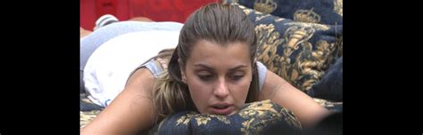 Foto Angela dá monstro para Roni e Tatiele após vencer prova do Anjo e