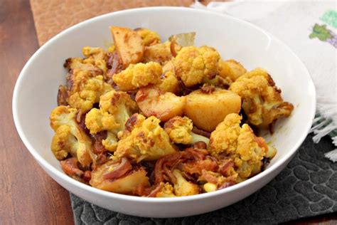 Aloo Gobhi (Potatoes and Cauliflower) : Soni's Food