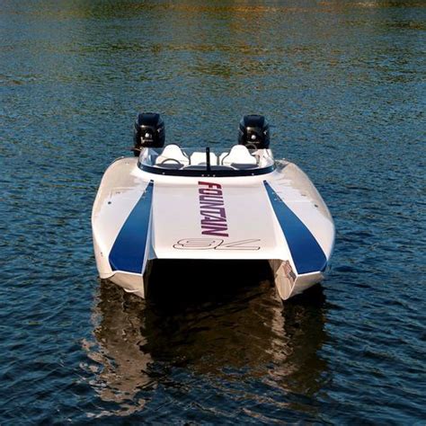 Runabout Catamarano Thunder Fountain Powerboats Fuoribordo