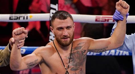 Report: Ukrainian boxer Vasiliy Lomachenko joins defence battalion