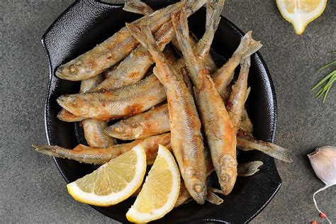 Easy Crispy Fried Smelt Fish Recipe - IzzyCooking