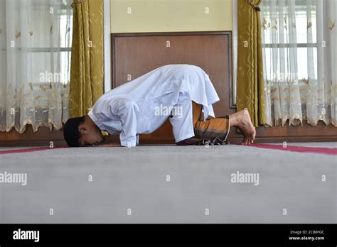 Muslim men praying in sujud / prostration posture Stock Photo - Alamy