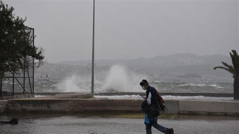 Meteoroloji Saat Verip Sel Uyar S Yapt Karadeniz De Ya Ayanlar Aman