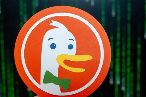 I made a Paper DuckDuckGo Logo! (More DuckDuckGo Photos at: https ...